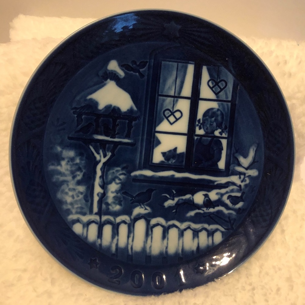 2001 Royal Copenhagen Christmas Plate
